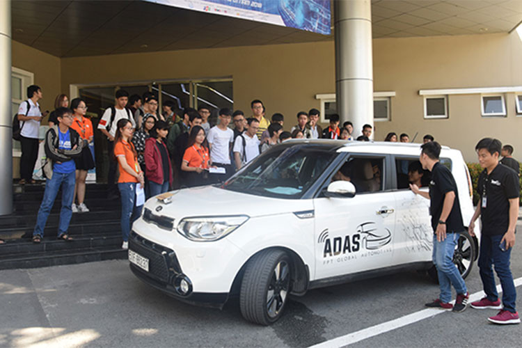 Dự kiến, sắp tới nhóm ADAS sẽ dùng mạch Polysync để bắn dữ liệu vào trong xe để điều khiển thay cho phần cơ khí rườm rà ở giai đoạn đầu của việc nghiên cứu và thử nghiệm. Được biết, giá chiếc xe này sau khi hoàn thiện và đưa ra ngoài thị trường ôtô Việt khoảng 700 triệu đồng.