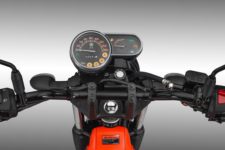 Viền vành bánh xe ở phiên bản Yamaha PG-1 bản 2025 sử dụng màu đen thay vì màu kim loại sáng như bản 2024; đồng thời yên xe ở phiên bản 2025 có phần đậm hơn so với màu nâu sáng ở bản cũ.