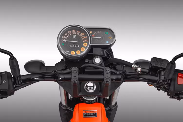 Viền vành bánh xe ở phiên bản Yamaha PG-1 bản 2025 sử dụng màu đen thay vì màu kim loại sáng như bản 2024; đồng thời yên xe ở phiên bản 2025 có phần đậm hơn so với màu nâu sáng ở bản cũ.