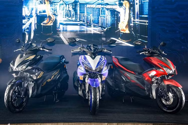 Mẫu xe tay ga thể thao Yamaha NVX mang những nét đặc trưng mạnh mẽ và cá tính của dòng xe tay ga cao cấp dành cho nam. Yamaha kỳ vọng phiên bản NVX 2017 như một làn gió mới cho phân khúc xe ga thể thao cao cấp được nhiều bạn trẻ Việt Nam ưa chuộng.