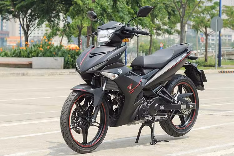 Tại thị trường xe máy Việt, các phiên bản và Yamaha Exciter 150 Camo có giá bán đề xuất lần là 46,9 triệu đồng, bản Movistar, đen nhám mới (Matter Black) và GP là 45,9 triệu đồng, bản thấp nhất RC là 44,9 triệu đồng. Đây được xem là "đối thủ đáng gờm" của mẫu xe Honda Winner 150.