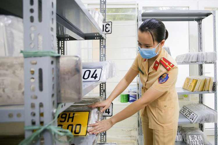 Le phi dang ky, cap bien so xe ban tai tang 20 trieu dong/lan/xe-Hinh-2