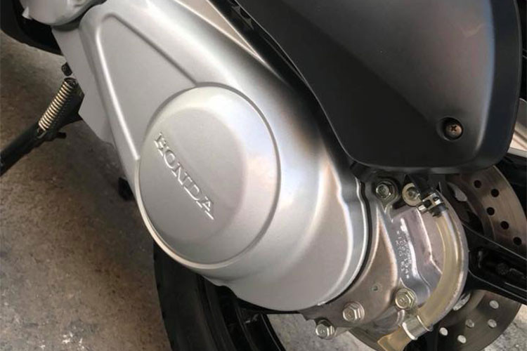 Trước đây, trên một một số trang mua bán xe máy cũ cũng có nhiều mẫu xe ga Honda SH nhập khẩu mang "biển khủng" được một chủ nhân "chào hàng" nhưng với các mức giá khác nhau, có những chiếc thậm chí giá lên đến gần 1 tỷ đồng - do sở hữu biển số độc đáo và "hiếm".