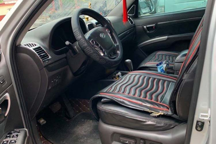 Các công nghệ an toàn gồm chống bó cứng phanh ABS, phân bổ lực phanh điện tử EBD, cân bằng điện tử VDC, hai túi khí hàng ghế trước. Camera lùi được tích hợp ngay trên gương chiếu hậu bên trong. Hệ thống cảm biến báo hiệu khoảng cách cho cả phía trước và sau, rửa kính tự động...