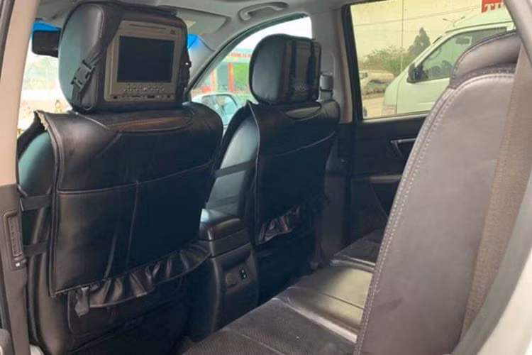 Mặc dù ra đời cách đây 10 năm, nhưng bản nội địa của của mẫu xe SUV Hyundai SantaFe thậm chí còn được trang bị nhiều “đồ chơi” mà người dùng không tìm thấy trên những chiếc xe lắp ráp trong nước ngày nay.