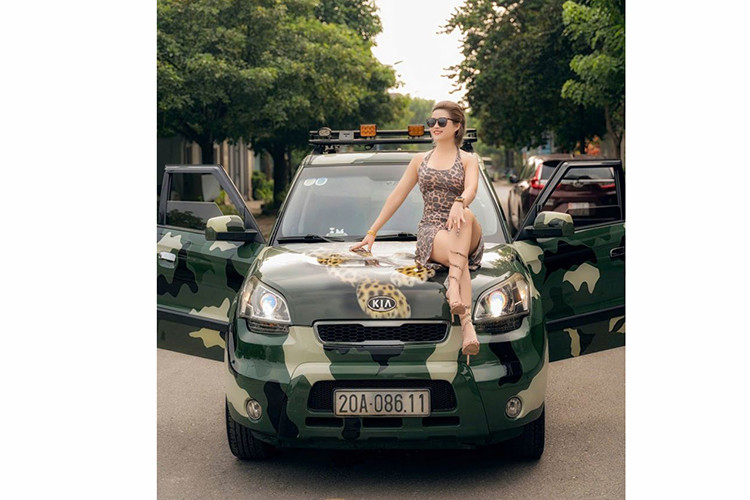 Xe được trang bị hệ thống âm thanh kết nối đa dạng từ radio, CD/MP3 đến các thiết bị ngoại vi khác. Bên cạnh đó, xe còn được trang bị những tính năng an toàn cơ bản như hệ thống phanh ABS, túi khí đôi, túi khí bên hông và hệ thống chống trộm...