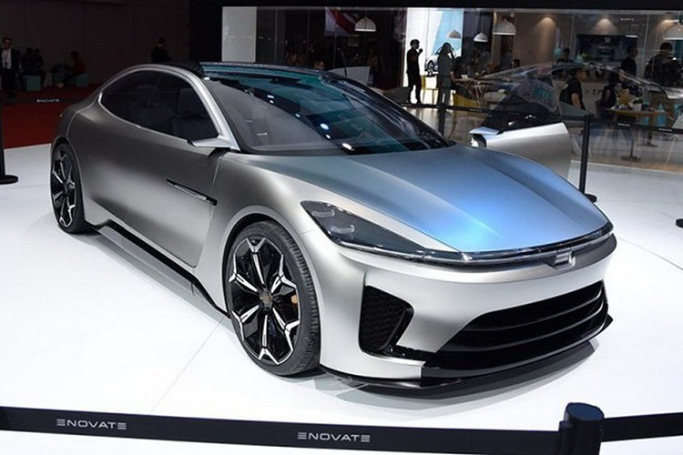 Mới đây, mẫu xe Enovate ME-S của Trung Quốc, một mẫu concept sedan 4-cửa đã được ra mắt ở Triển lãm Ô tô Thượng Hải 2019, chiếc xe này sở hữu một dáng vẻ đẹp mắt và quen thuộc đến bất ngờ khi mang phong cách của xe sang Porsche Panamera.