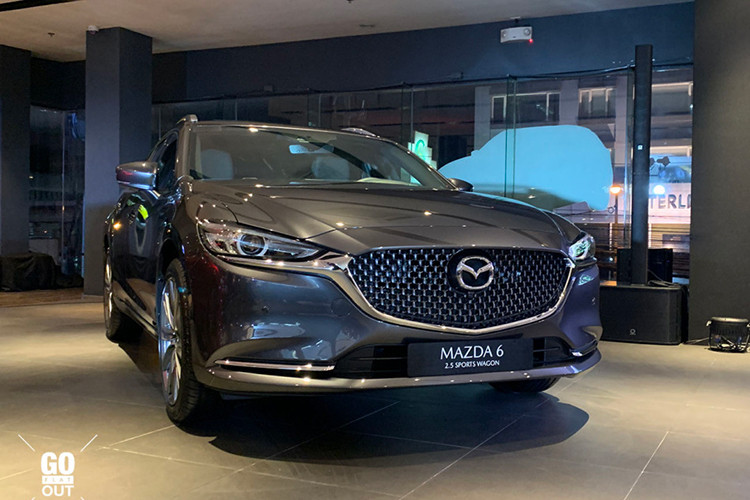 Tại thị trường Philippines, giá xe Mazda6 Sports Wagon 2019 được bán khởi điểm từ 1,995 triệu Peso (khoảng 903 triệu đồng). Con số tương ứng của Mazda6 Turbo 2019 là 2,25 triệu Peso (khoảng 1,01 tỷ đồng). Như vậy, Mazda6 Turbo 2019 có giá ngang ngửa với phiên bản máy dầu. Sẽ không ngạc nhiên nếu Mazda6 2019 sẽ về Việt Nam trong tương lai để cạnh tranh với Toyota Camry 2019.