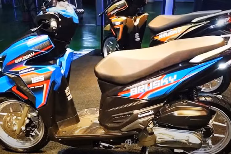 Hệ thống khung gầm của Brusky 125 là loại underbone, sử dụng phuộc lồng trước và giảm xóc đơn bên trái phía sau. Vành bánh xe cỡ 14-inch với lốp cỡ 80/90 ở phía trước và 90/90 ở phía sau.