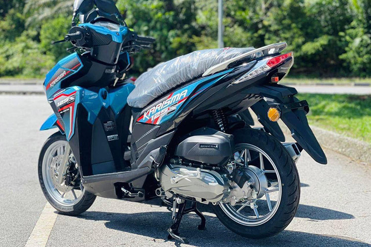 Kích thước của 2024 Kawasaki Brusky 125 gọn gàng, với chiều dài 1.890 mm, rộng 850 mm và cao 1.150 mm. Chiêu cao yên ngồi xe dễ tiếp cận 760 mm và độ sáng gầm tốt 120 mm. Trọng lượng xe nhẹ 108 kg dễ điều khiển.