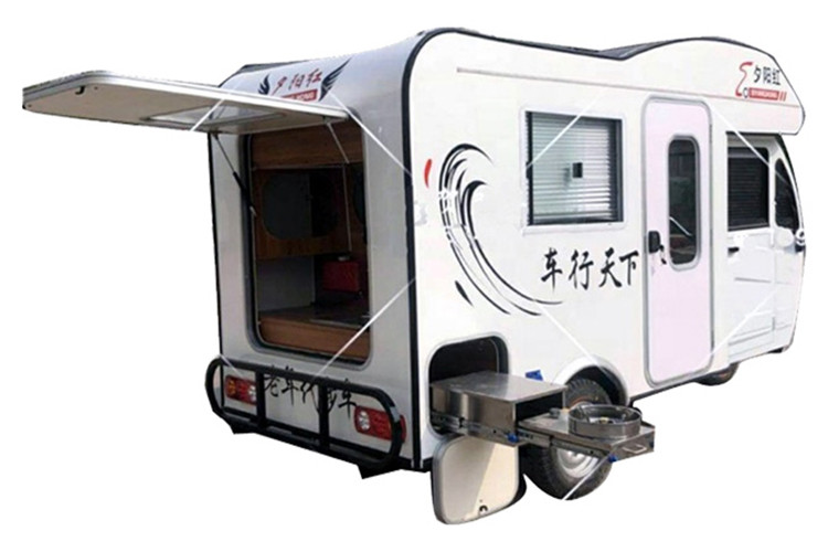 Chiếc xe điện Xinge RV này là một mẫu motorhome 3 bánh được sản xuất bởi công ty Trung Quốc Henan Xinge Motorcycle Company. Xinge có sản xuất vô số phương tiện 3 bánh từ mẫu xe vận tải cá nhân đến xe tải vệ sinh, nhưng “ngôi nhà nhỏ trên bánh xe” này có lẽ là thú vị hơn cả.