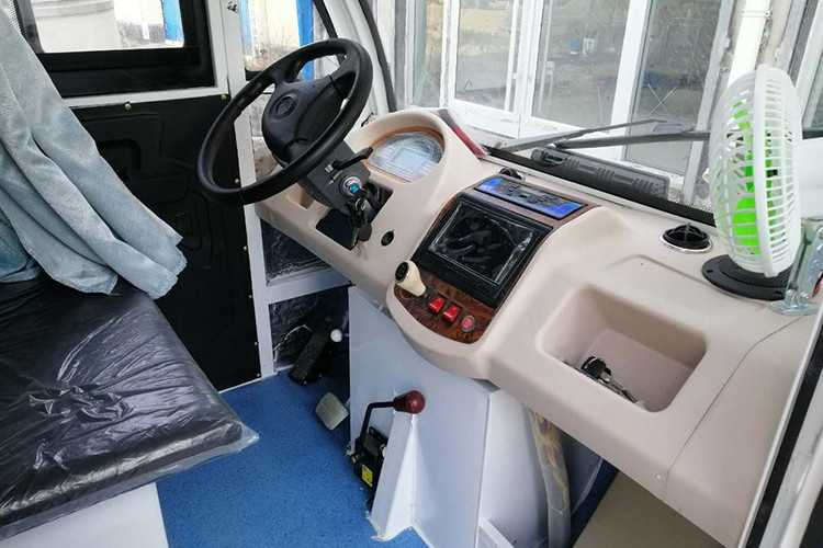 Mặc dù công ty có sản xuất nhiều phiên bản RV khác nhau (chủ yếu khác biệt về kích thước), chúng đều có những đặc điểm chung gồm: 3 bánh, thiếu tính khí động học, và sơn màu be kiểu RV truyền thống với một vài miếng đề can trang trí bên sườn. Một số mẫu cao cấp hơn thì có các tấm pin năng lượng mặt trời lắp trên mái để sản sinh điện.