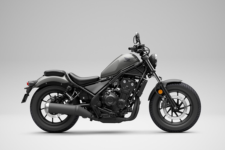 Xe được trang bị động cơ 2 xy-lanh, DOHC 8 van, làm mát bằng chất lỏng cùng hệ thống phun xăng điện tử PGM-FI. Động cơ 471cc sản sinh công suất tối đa 33,5 kW tại vòng tua 8.500 vòng/phút và đạt mô men xoắn cực đại 43,3 Nm tại vòng tua 6.000 vòng/phút.