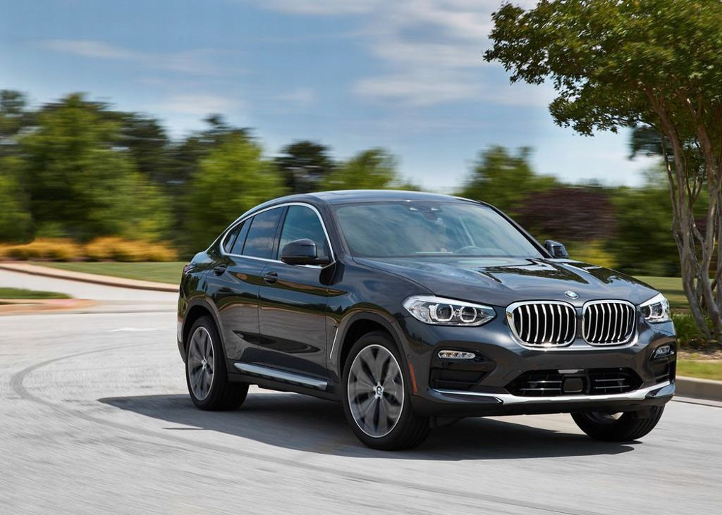 Hãng xe sang BMW đã bán được khoảng 200.000 chiếc X4 trên toàn cầu kể từ năm 2014. Các phiên bản xDrive30i tiêu chuẩn có giá khởi điểm là 51.445 USD (tương đương 1,17 tỷ đồng) và M40i có giá 61.445 USD (tương đương 1,4 tỷ đồng).