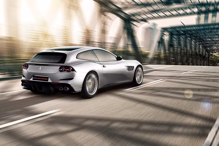 Trên bản GTC4Lusso T, động cơ V8 Turbo được cải thiện đặc tính vận hành ở vòng tua thấp nhờ vào hệ thống quản lý tăng áp biến thiên VBM và công nghệ tiên tiến giúp nó loại bỏ độ trễ của tăng áp turbo.