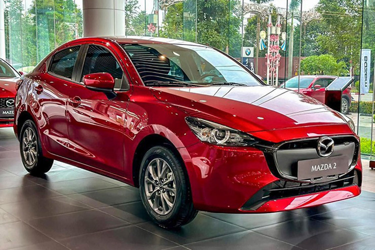 Dù doanh số tăng tới 81,2% nhưng trước sự bùng nổ của Vios, Mazda 2 đành lùi về phía sau một bậc với 453 xe rời đại lý trong tháng. Ba vị trí còn lại lần lượt gọi tên Mitsubishi Attrage, KIA Soluto và Suzuki Ciaz với kết quả bán hàng đều tăng trưởng ấn tượng so với tháng trước.