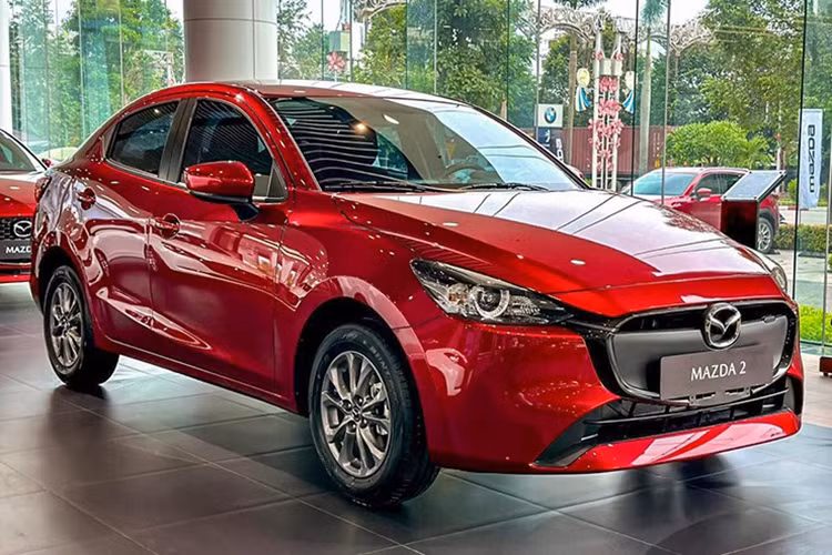 Dù doanh số tăng tới 81,2% nhưng trước sự bùng nổ của Vios, Mazda 2 đành lùi về phía sau một bậc với 453 xe rời đại lý trong tháng. Ba vị trí còn lại lần lượt gọi tên Mitsubishi Attrage, KIA Soluto và Suzuki Ciaz với kết quả bán hàng đều tăng trưởng ấn tượng so với tháng trước.