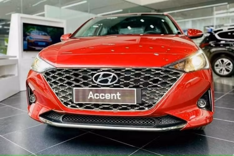 Đứng liền sau City là Hyundai Accent với doanh số tháng 3/2024 đạt 967 xe, tăng 164,9% theo tháng. Dù có mức tăng trưởng dương cao thứ 2 toàn đội nhưng Accent chỉ bảo toàn được vị trí á quân, chưa thể tìm lại ánh hào quang dẫn đầu thường thấy.