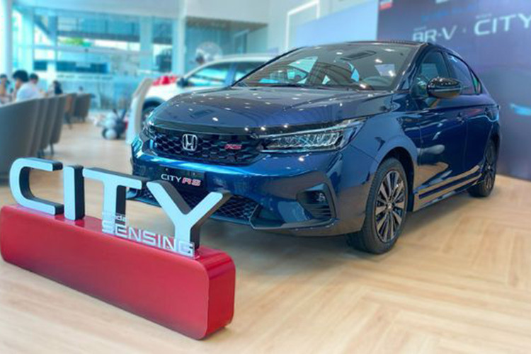 Vị trí dẫn đầu vẫn thuộc về Honda City với 1.043 xe bán ra, tăng 62,9% so với kết quả bán hàng tháng liền trước. Đây là mẫu xe gầm thấp duy nhất trên thị trường ô tô Việt ghi nhận doanh số đạt hơn 1.000 chiếc trong tháng vừa qua. 