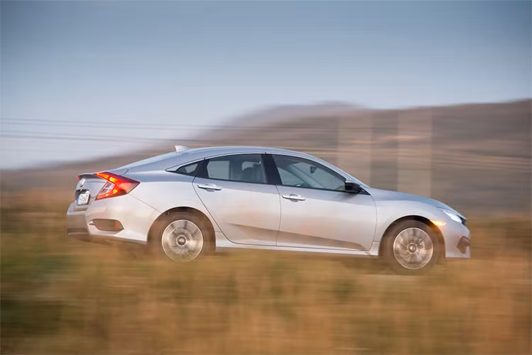 Ngoài việc sử dụng máy dầu, các tính năng an toàn và hỗ trợ người lái với gói trang bị Honda Sensing bao gồm; phanh giảm thiểu va chạm, cảnh báo va chạm sớm, kiểm soát hành trình thích ứng, hỗ trợ duy trì làn đường, giảm thiểu chệch làn đường hay cảnh báo lệch làn đường... vẫn sẽ xuất hiện trên mẫu xe này.