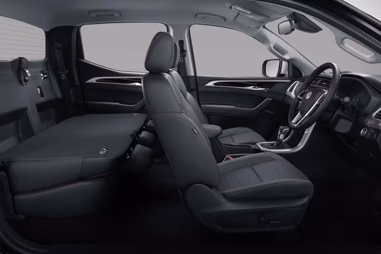 Tất cả các phiên bản MG Extender phân phối tại Thái Lan đều sử dụng động cơ diesel tăng áp, 4 xi lanh, dung tích 2.0 lít, sản sinh công suất 161 mã lực tại 4.000 vòng/phút, mô men xoắn cực đại 375 Nm. Động cơ này kết hợp với hộp số tự động hoặc số sàn 6 cấp. Các phiên bản thuộc biến thể Double Cab cung cấp 2 lựa chọn dẫn động 2 bánh hoặc 4 bánh.