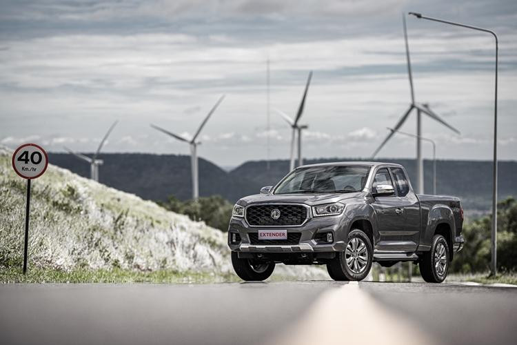 Trước đó, theo trang The Star của Malaysia, SAIC Motor đã ký biên bản ghi nhớ (MoU) với tập đoàn Tan Chong Motor Holdings Bhd để thực hiện tham vọng xâm nhập thị trường ô tô Việt Nam. Tan Chong Motor Holdings Bhd hiện đang là đối tác liên doanh với Nissan Motor trong việc sản xuất, nhập khẩu và phân phối các dòng xe Nissan tại Việt Nam.