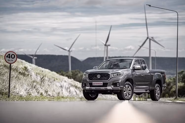 Trước đó, theo trang The Star của Malaysia, SAIC Motor đã ký biên bản ghi nhớ (MoU) với tập đoàn Tan Chong Motor Holdings Bhd để thực hiện tham vọng xâm nhập thị trường ô tô Việt Nam. Tan Chong Motor Holdings Bhd hiện đang là đối tác liên doanh với Nissan Motor trong việc sản xuất, nhập khẩu và phân phối các dòng xe Nissan tại Việt Nam.