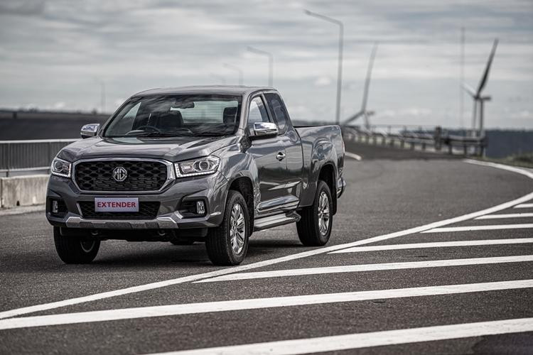 Hãng xe ôtô Trung Quốc - SAIC Motor vừa chính thức gia nhập cuộc đua tranh với mẫu Extender hoàn toàn mới mang thương hiệu MG. Trước đó, MG từng biết đến tại Thái Lan với các dòng xe thuộc phân khúc Sedan, SUV… Với màn ra mắt tối ngày 7/8 vừa qua, MG Extender sẽ là mẫu xe bán tải Trung Quốc đầu tiên phân phối tại thị trường hàng đầu tại Đông Nam Á này.