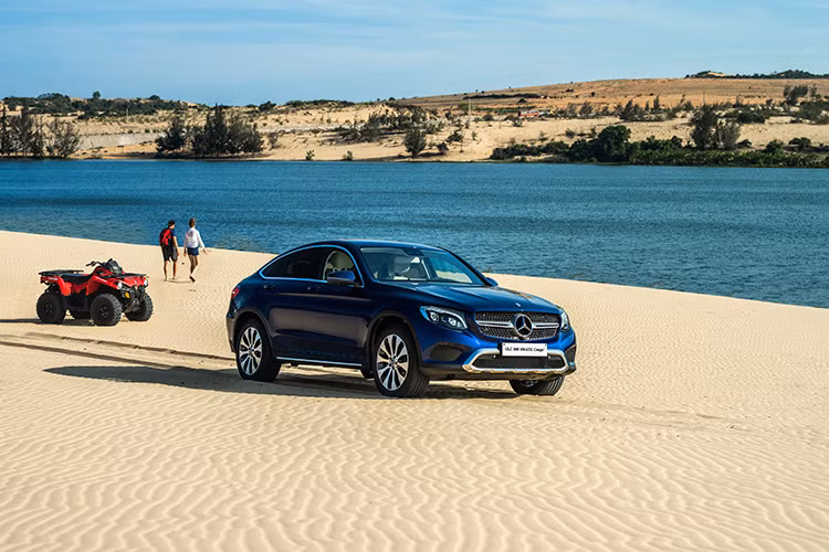 Tại thị trường Việt Nam, GLC 300 4MATIC Coupé, đi cùng 10 màu sơn ngọai thất và 4 tông màu nội thất. Giá bán của GLC 300 4MATIC Coupé là 2,899 tỷ đồng (đã bao gồm VAT). Khách hàng có thể hoàn thiện chiếc xe theo ý muốn của mình với 15 trang bị cộng thêm, trong đó có Hệ thống treo khí nén Air Body Control, Hệ thống âm thanh vòm Burmester®, Gói ngoại thất AMG hay Mâm xe AMG kích thước 20 inch...