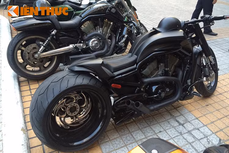 Động cơ V-Twin 1.247cc cho công suất cực đại 91 kW (122 hp), mô-men xoắn cực đại là 115 Nm cùng trang bị hộp số 5 cấp. Mức tiêu hao nhiên liệu khoảng 6,3 lít/100km theo công bố của nhà sản xuất.