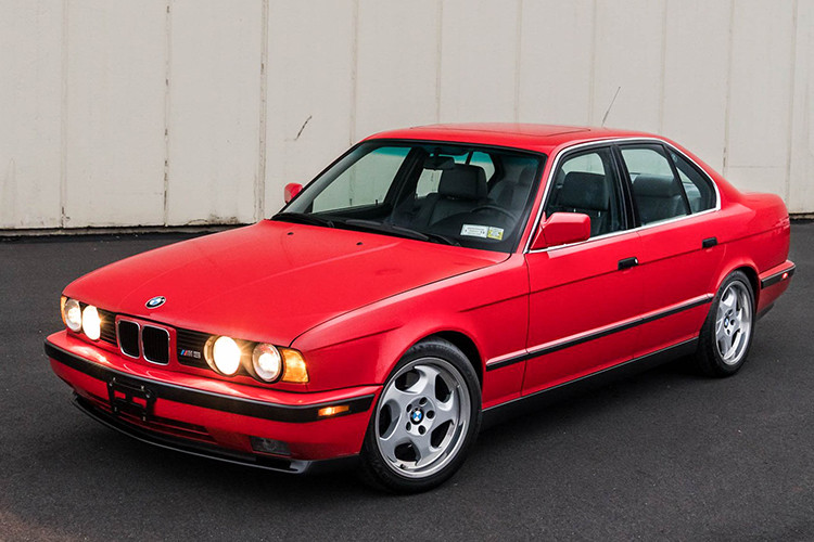 Hy vọng rằng chủ mới của chiếc BMW M5 đời cũ này sẽ tận hưởng chiếc sedan hiệu năng cao tuyệt vời này một cách đúng nghĩa của một người yêu xe BMW, hơn là coi nó như một khoản đầu tư dài hạn vì những chiếc xe đặc biệt như thế này càng để lâu càng lên giá.
