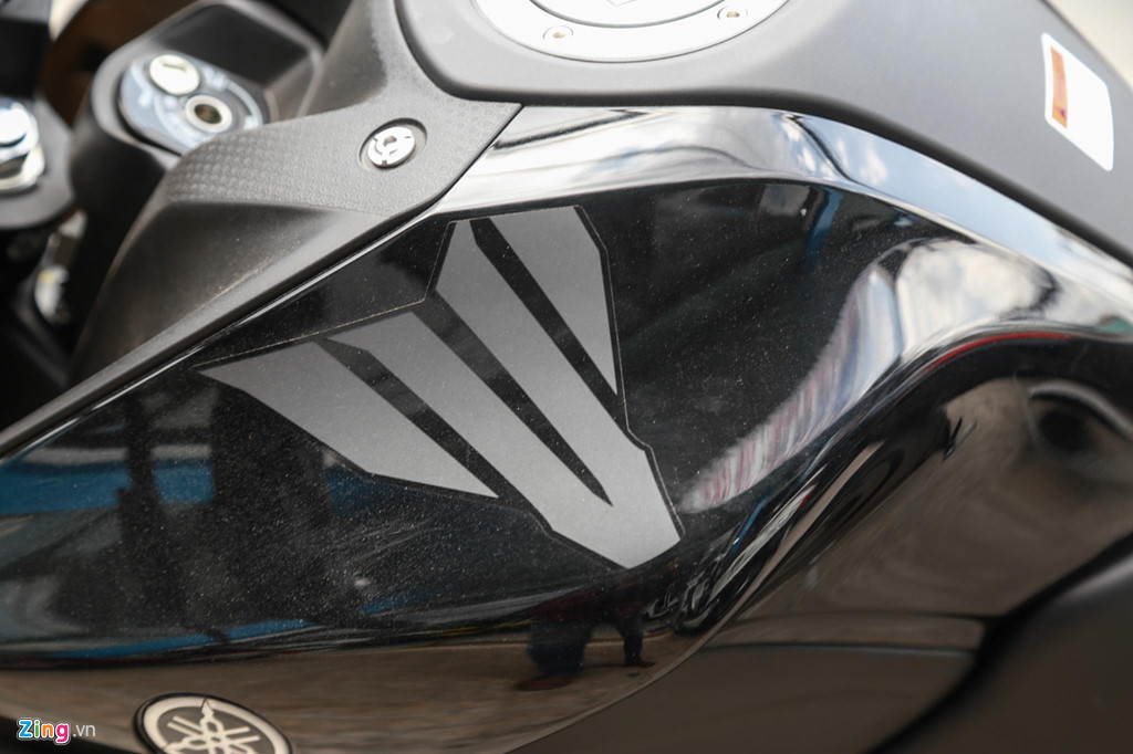 Xe dài 1965 mm, rộng 800 mm, cao 1065 mm. Chiều cao yên 810 mm. Trọng lượng xe ở mức 133 kg. Bình xăng dung tích 10,4 lít.