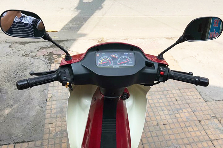 RGV hay “Su-xì-po” là tên gọi quen thuộc cho dòng xe hai thì dung tích hơn 120 phân khối của Suzuki. Đây được xem là một niềm mơ ước của nhiều người tại Việt Nam trong những năm 90 của thế kỷ trước. Xe được nhiều người ưa thích nhờ khả năng tăng tốc nhanh, tiếng nổ giòn tan cùng mùi dầu thơm pha xăng đi tới đâu là nhận ra tới đó.