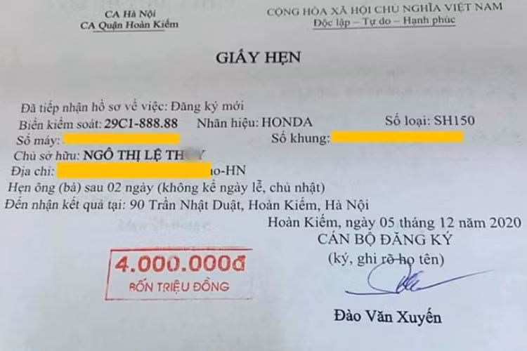 Tại thị trường Việt Nam, Honda SH thuộc dòng xe ga cao cấp. Để sở hữu được mẫu xe ga này thì người mua cũng phải có điều kiện kinh tế khá giả. Tuy nhiên, với việc bốc được biển số ngũ quý 8, một số cư dân mạng còn kháo nhau rằng cô gái này xem như đã có thêm vài trăm triệu đồng.