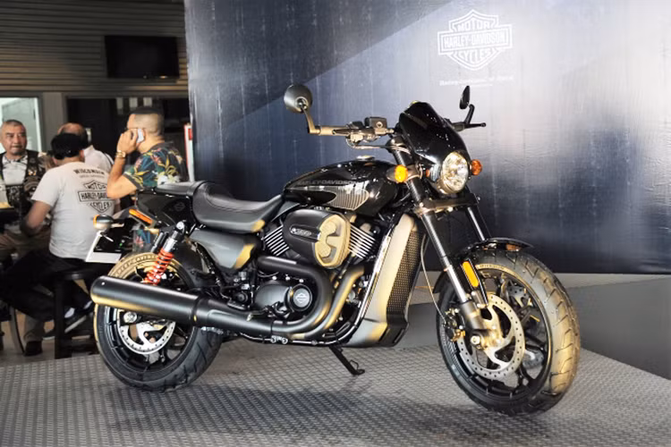 Mang trong mình khối động cơ như "đàn em" Street 750 tuy nhiên, Street Rod được nâng cấp nhiều đồ chơi và công nghệ so với phiên bản trước đó. Mẫu môtô kiểu dáng cruiser nhỏ nhất của Harley-Davidson tại Việt Nam được thiết kế với đặc tính linh hoạt, giúp người điều khiển dễ vận hành kể cả trên phố xá đông đúc.