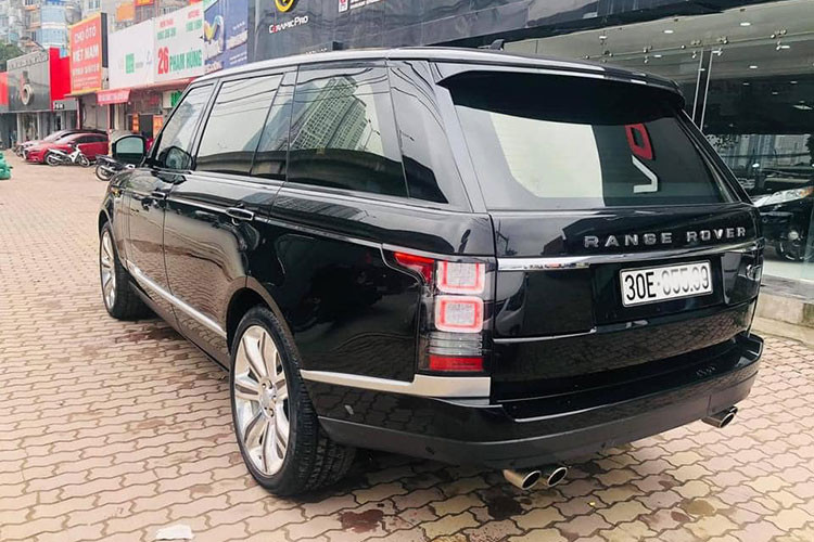 SVAutobiography vẫn sử dụng động cơ V8 tăng áp, 5.5 lít, công suất 550 mã lực tương tự Range Rover Sport SVR và mạnh hơn Black Autobiography 40 mã lực. Theo số liệu của hãng xe Land Rover, SVAutobiography chỉ mất 5,5 giây để tăng tốc từ 0-100 km/h, tương tự thông số trên LWB Range Rover Autobiography.