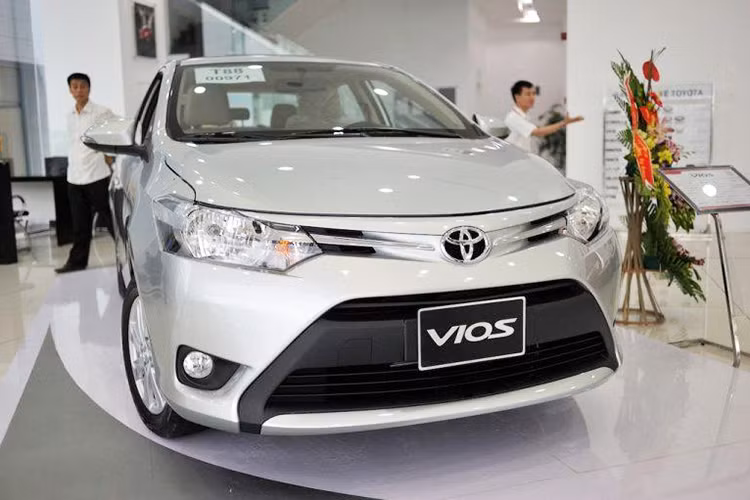  Xe ôtô Toyota Vios là mẫu sedan bán chạy nhất thị trường Việt Nam hiện nay với doanh số tạm tính kể từ đầu năm 2017 đến nay lên tới hơn 15.034 xe. Dường như để tiếp tục duy trì sức hút đối với Vios, mới đây, mẫu xe này đã được giảm giá lên tới 75 triệu đồng tất cả các phiên bản, khiến giá xe thấp nhất chạm mốc dưới 500 triệu đồng. 