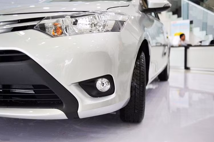 Theo ý kiến chuyên gia, hiện tại những tháng cuối năm này đang là thời điểm kích cầu mua sắm, chính vì vậy nên nhiều đại lý có thể sẽ tung ra chương trình ưu đãi giảm giá mạnh nhằm tăng doanh số. Trước Toyota Vios, các mẫu xe của Kia, Suzuki hay Mitsubishi... cũng đã giảm giá mạnh đã thu hút sự chú ý của nhiều người tiêu dùng.