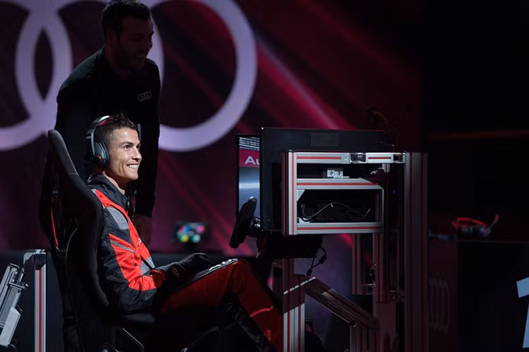 Tuy nhiên, Audi cũng tỏ ra là nhà sản xuất xe sang chịu chơi khi tài trợ xe cho Real Madrid mỗi năm. Bù lại, hình ảnh của thương hiệu 4 vòng tròn sẽ đi cùng với câu lạc bộ bóng đá thành công hàng đầu thế giới, nhất là với các ngôi sao "hút view" như CR7, Sergio Ramos,...