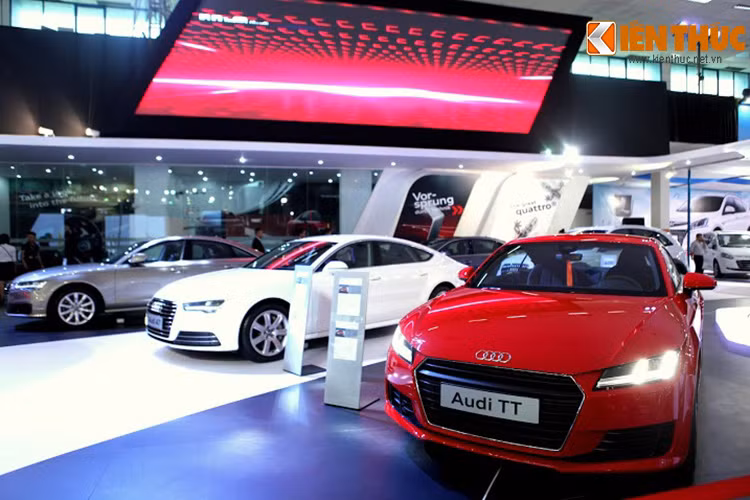 10 mẫu xe được Audi Việt Nam mang đến triển lãm VIMS 2015 lần này bao gồm; Audi TT, A3, A4, A6 và dòng xe quattro như Audi A5 Sportback, A7 Sportback, A8L, Q3, Q5 và Q7.