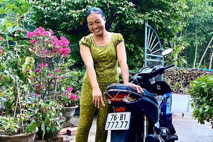 Nhiều người khi biết chủ nhân chiếc Honda Future biển ngũ quý 7 muốn bán lại với giá tận 500 triệu đồng thì tỏ ra khá không đồng lòng, vì một biển số dù có đẹp nhưng cũng phải căn cứ vào giá trị chiếc xe và độ chịu chi của người mua nữa.