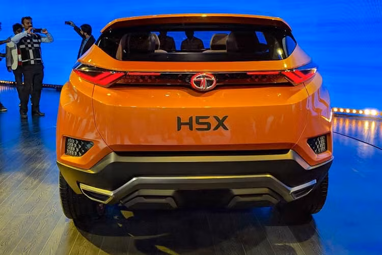 Chiếc SUV concept hoàn toàn mới nhà Tata có chiều dài 4.575mm, chiều rộng 1.960mm, chiều cao 1.686mm và trục cơ sở dài 2.740mm. Điều đó có nghĩa là H5X ngắn hơn và thấp hơn một chút so với Discovery Sport.