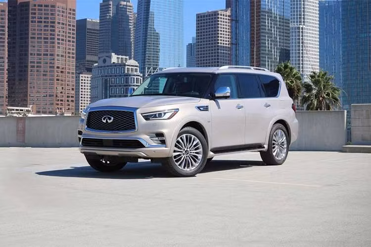 Mẫu xe sang Infiniti QX80 2018 thuộc dòng SUV cỡ lớn từng ra mắt tại triển lãm ôtô quốc tế Dubai 2017 vào 14/11/2017 vừa qua mới đây đã bất ngờ có mặt tại các đại lý tại thị trường UAE với giá bán từ 64.750 USD (tương đương gần 1,5 tỷ đồng).