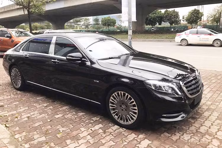Mẫu xe sang Mercedes-Maybach S600 được giới thiệu lần đầu tiên tại Việt Nam vào năm 2015 đi kèm giá bán 9,669 tỷ đồng. Đến tháng 7/2016, sau khi biểu thuế tiêu thụ đặc biệt mới chính thức được áp dụng, giá bán của Maybach S600 tăng mạnh lên mức hơn 14,4 tỷ đồng.