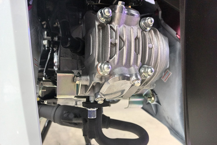 Honda Wave 125i 2022 vẫn được trang bị khối động cơ 124,9 cc, xi-lanh đơn, làm mát bằng không khí, tích hợp công nghệ phun xăng điện tử. Sản sinh công suất 9,2 mã lực và mô men xoắn cực đại 10,6 Nm. Kết hợp cùng hộp số 4 cấp.