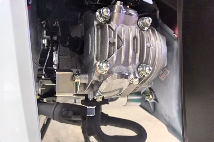 Honda Wave 125i 2022 vẫn được trang bị khối động cơ 124,9 cc, xi-lanh đơn, làm mát bằng không khí, tích hợp công nghệ phun xăng điện tử. Sản sinh công suất 9,2 mã lực và mô men xoắn cực đại 10,6 Nm. Kết hợp cùng hộp số 4 cấp.