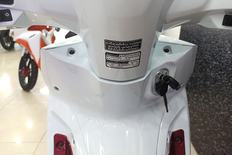 Honda Wave 125i nhập khẩu Thái Lan có kích thước giống Future 125i, chiều dài, rộng và cao lần lượt là 1.931 mm x 711 mm x 1.090 mm.