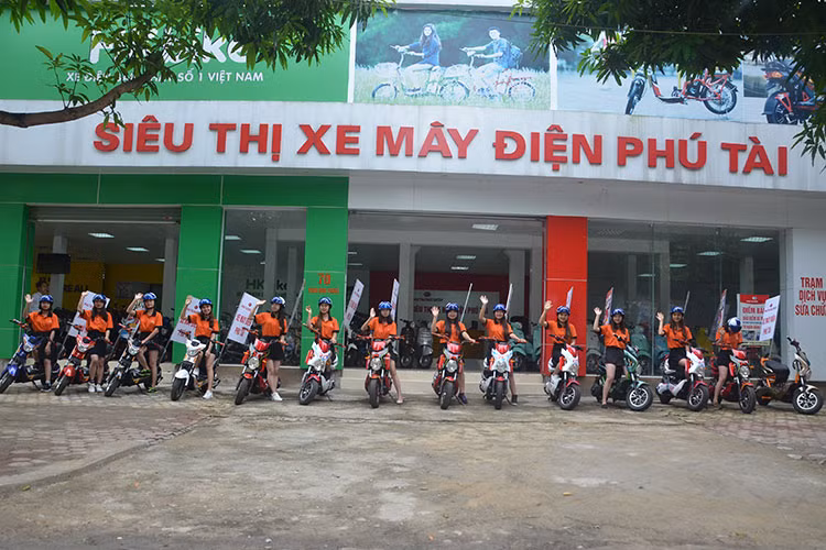 Dan "chien binh" Anbico Xmen Transformer khuay dong Ha Tinh