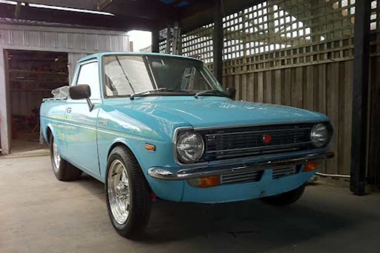 Lần đầu tiên trong phân khúc này tại Nhật Bản, Toyota cũng cung cấp tùy chọn bán tự động hai tốc độ, được gọi là Toyoglide (được mã hóa là A20 ). Những tùy chọn này rất hiếm ngày nay, vì hầu hết thợ máy thời đó đều có ít kiến thức về cách sửa chữa hộp số tự động.