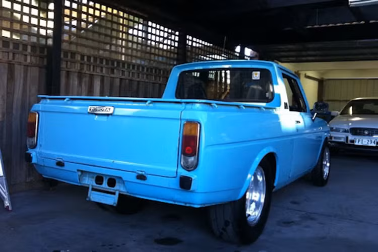 Vào tháng 2/1964, một mẫu xe tiện ích Toyota Publica coupe (xe bán tải) đã tham gia vào đội hình và vào tháng 9, động cơ đã được tăng công suất lên 32 PS (24 kW), trong khi cấp độ trang trí Deluxe cũng được cung cấp cho phiên bản xe wagon.